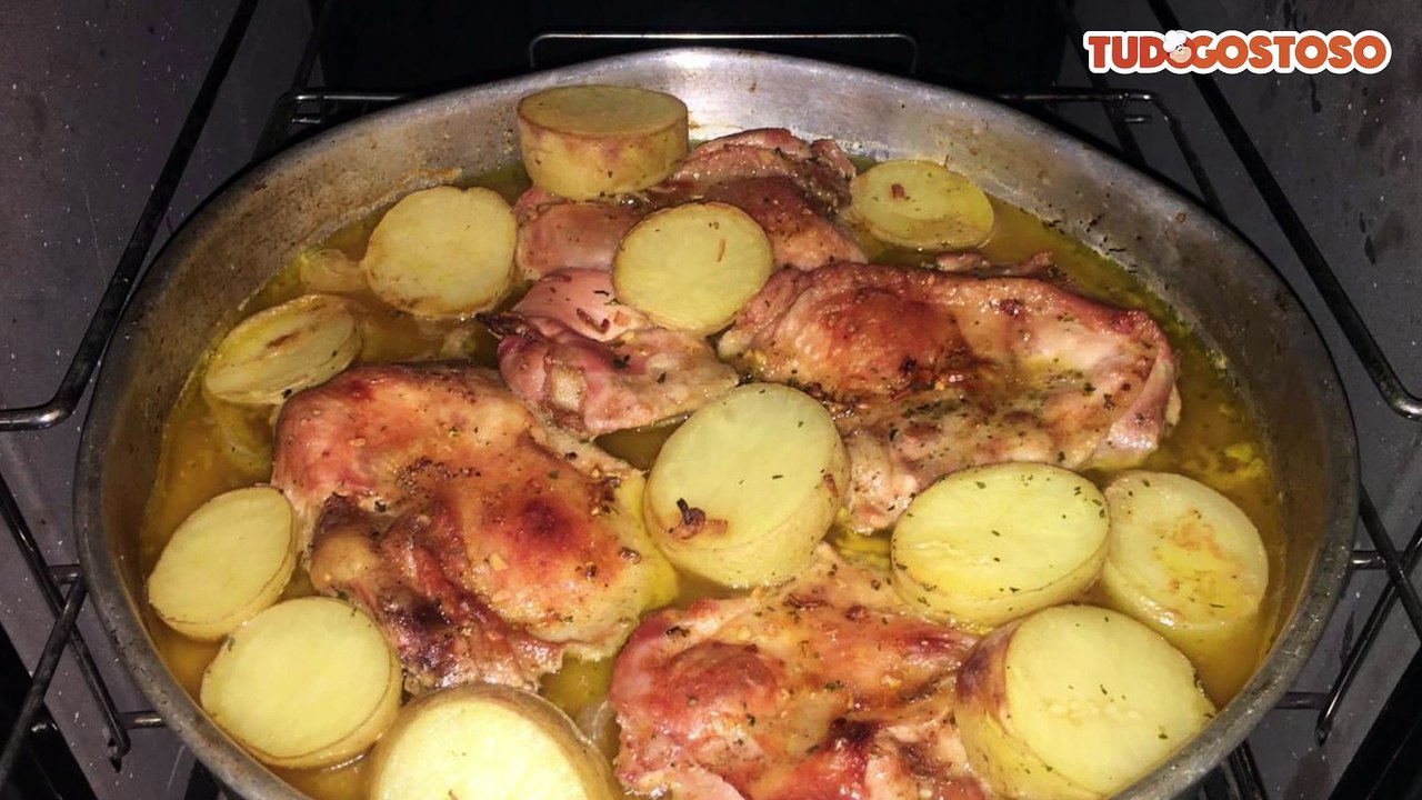 Sobrecoxa desossada com batatas