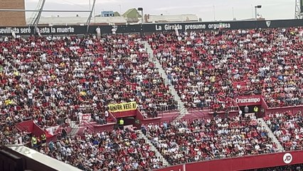 La afición del Sevilla pide la dimisión del Presidente