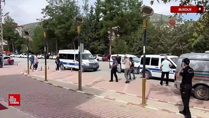 Burdur'da arabasının önünü kesip halasının oğlunu öldüren genç ve eşi tutuklandı
