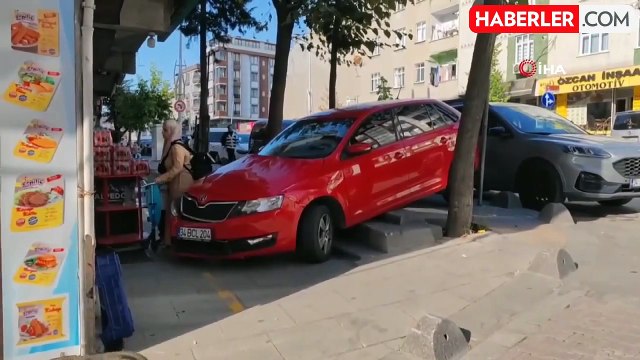 Sultangazi'de Fren Yerine Gaza Basan Sürücünün Kaza Anı Kamerada