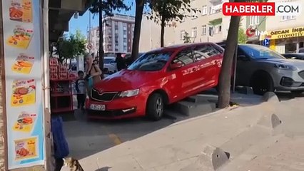 Sultangazi'de Fren Yerine Gaza Basan Sürücünün Kaza Anı Kamerada