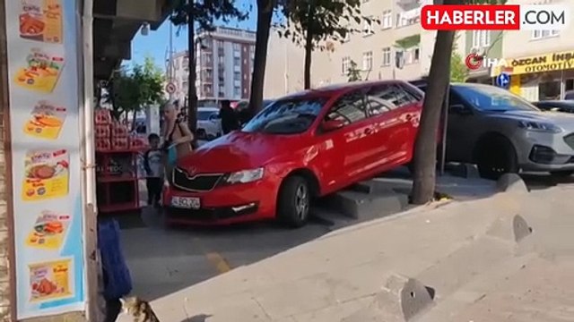 Sultangazi'de Fren Yerine Gaza Basan Sürücünün Kaza Anı Kamerada