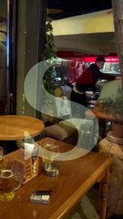 Pamje nga rrahja masive te “Kafet e Rakisë”, policia del në vendin e ngjarjes