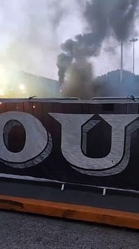 Torcedores recebem delegação do Botafogo antes de embarque para São Paulo