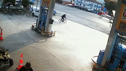 Bolu\'da ambulans ile hafif ticari aracın çarpışması kamerada