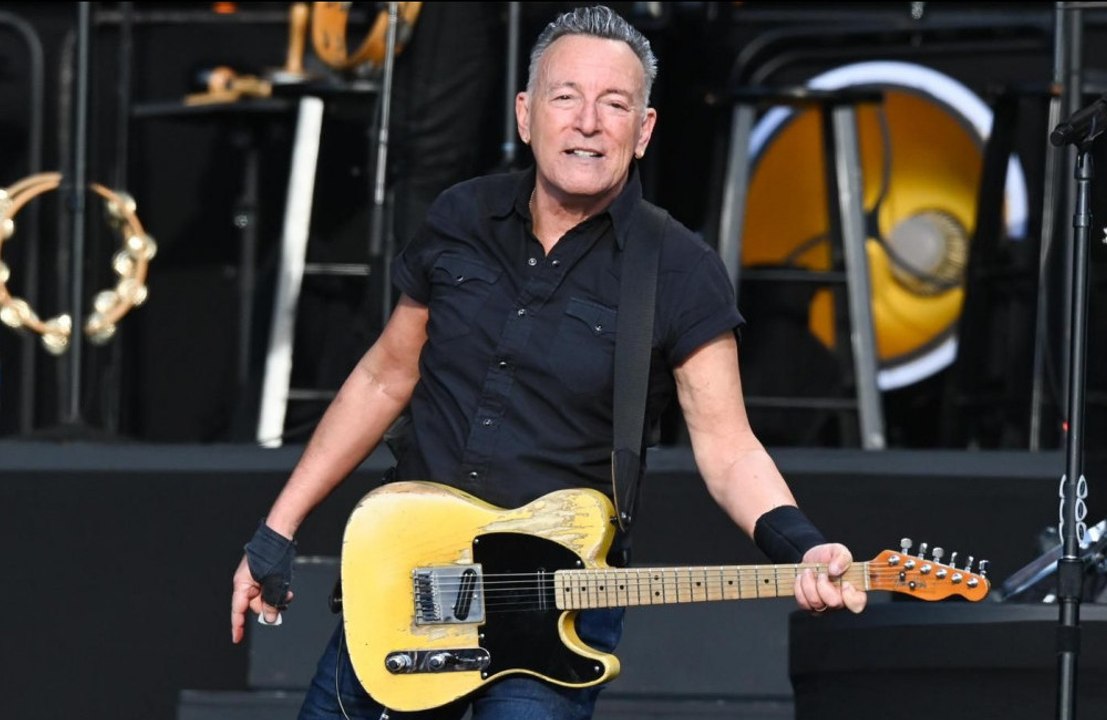 Bruce Springsteen plans to keep performing 'unt...