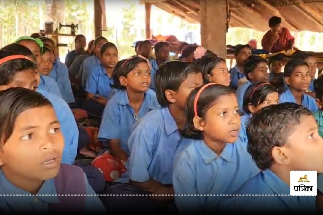 Dantewada News: जहां होती थी बारूद और बंदूक की पढ़ाई, अब वहां गढ़ा जा रहा बच्चों का भविष्य, देखें Video
