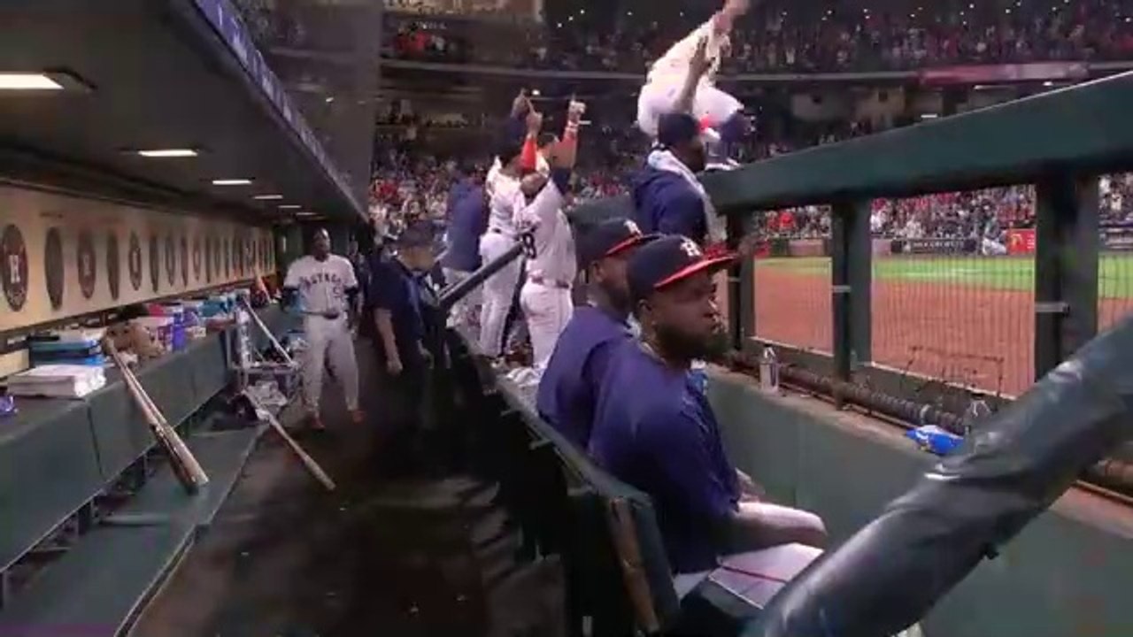 J- HEY HEY HEY ! Jason heyward breaks the scoreboard and then Homers in his next at- bat !