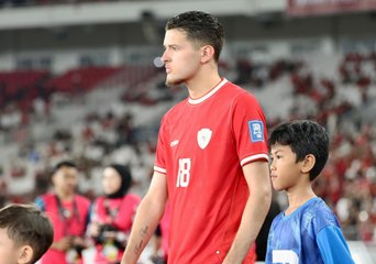 TOTALITAS! JUSTIN HUBNER NYANYIKAN LAGU INDONESIA RAYA DI KANDANG WOLVES PAKAI SPEAKER