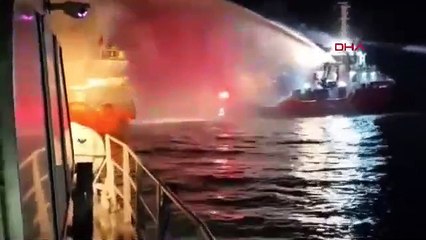 Şile açıklarında gemi yangını: Alevler denizde geceyi gündüze çevirdi