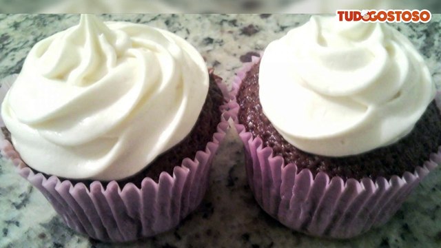 Cupcake de Chocolate com Cobertura de Leite Ninho