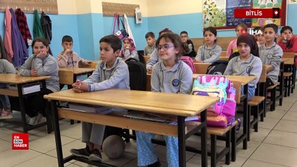 Bitlis'te Cumhurbaşkanı Erdoğan sayesinde göz sağlığına kavuşan Ada, ders başı yaptı