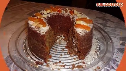 Bolo de banana com castanha-do-pará e passas