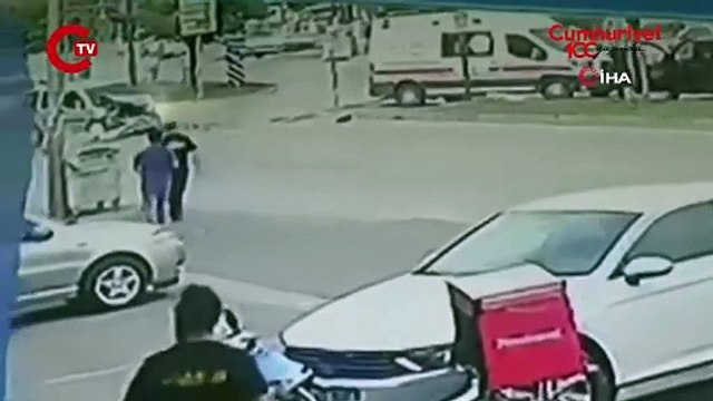 Hasta taşıyan ambulans otomobil ile kafa kafaya çarpıştı