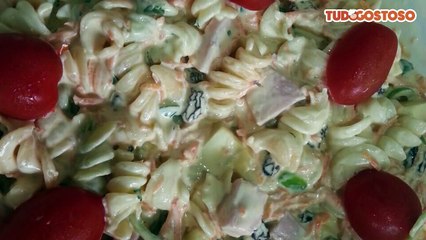 Salada de macarrão cremosa