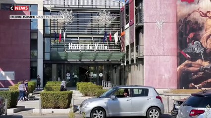 Les habitants d’un immeuble servant de point de deal à des trafiquants de drogue à Echirolles ont été sommés par la mairie d’évacuer d’ici vendredi le bâtiment pour sa "remise en sécurité" - VIDEO