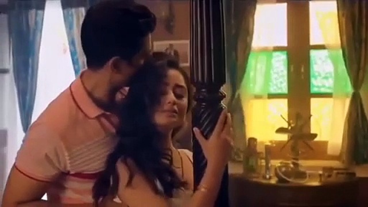 hot-webseries-romance-alia-bhatt-sexy-