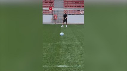 Xabi Alonso deja otro golpeo viral en un entrenamiento: el efecto es seductor