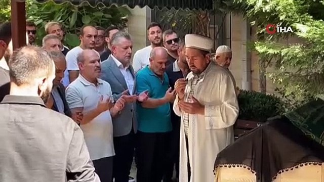 İntihar eden fenomen Kübra Aykut Bursa’da son yolculuğuna uğurlandı! Polat çifti de cenazeye katıldı