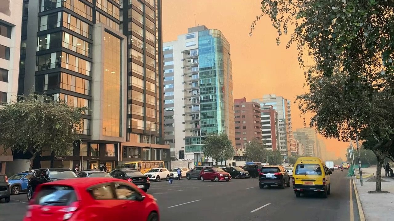 Équateur: Situation "critique" à Quito sous les fumées de cinq incendies simultanés