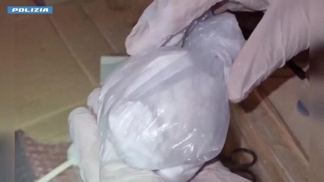 San Donato, i pacchetti di cocaina e la pistola rubata nascosti nel garage