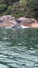 Lancha naufraga com mais de 15 pessoas em Guarujá e causa do acidente é investigada