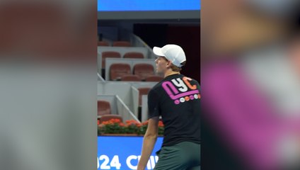Jannik Sinner a caccia di conferme: primi allenamenti sul cemento di Pechino