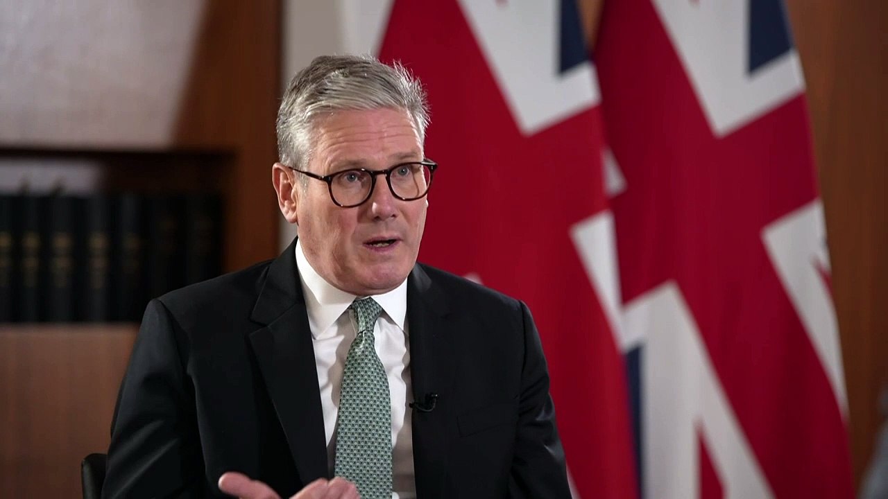 Keir Starmer urges Britons to leave Lebanon