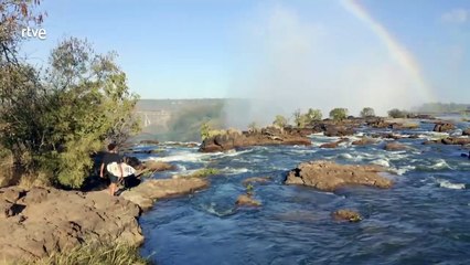 El Poderoso Río Zambeze: Un Viaje por la Vida Salvaje y las Maravillas Naturales de África