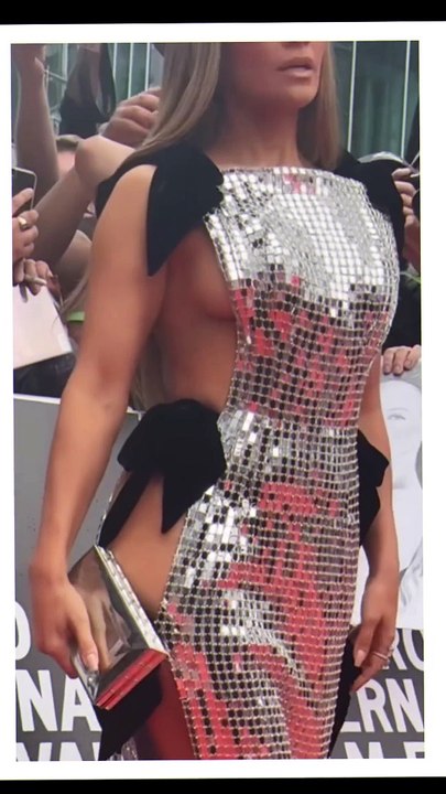 Jennifer Lopez Stuns in Fall Fashion Amid Ben Affleck Divorce | Latest Outfits & Style Moments