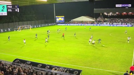 La retransmission de la rencontre Pau-Lorient perturbée pendant 50 minutes par des supporters visant les caméramans avec des lasers