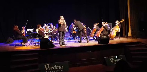 Lu Camber: la voz de Viedma que emocionó en la filarmónica rionegrina