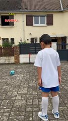 Nos pieds servent à rien  Vous auriez mis les 3 !? 