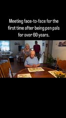 Amigas por correspondência encontram-se pessoalmente ao fim de 60 anos