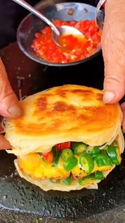 Chinese Burger Scrambled Eggs with Chili Slices