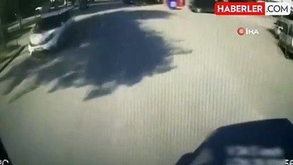 Bursa'da Minibüsün Bisikletliye Çarpma Anı Kamerada