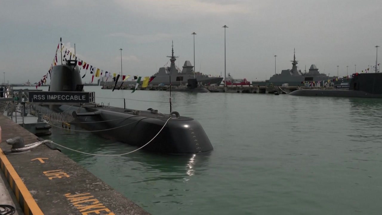 싱가포르, 최첨단 잠수함 2척 첫 도입...남중국해 긴장 속 군비 강화 / YTN
