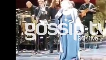 Κατέρρευσε στη σκηνή του Ηρωδείου η Μαρινέλλα - Καρέ καρέ η σοκαριστική στιγμή της πτώσης