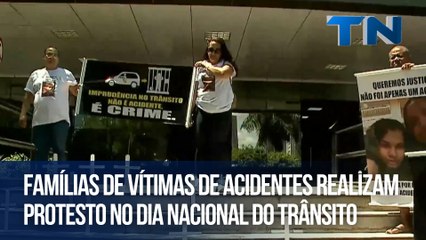 Famílias de vítimas de acidentes realizam protesto no Dia Nacional do Trânsito