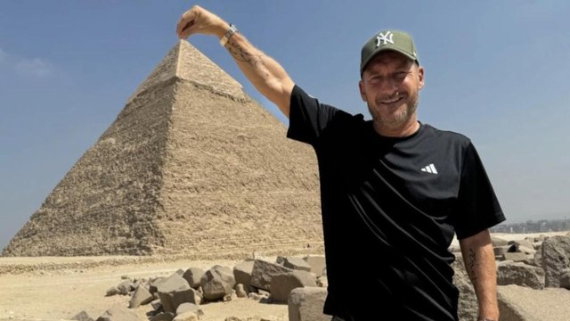 Francesco Totti apre in Egitto una sede della Totti Soccer School di calcio. Ecco il video