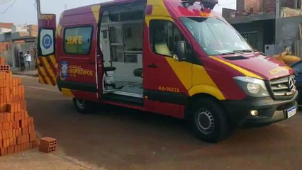 Idosa de 85 anos fica ferida ao cair de escada de construção no Siena