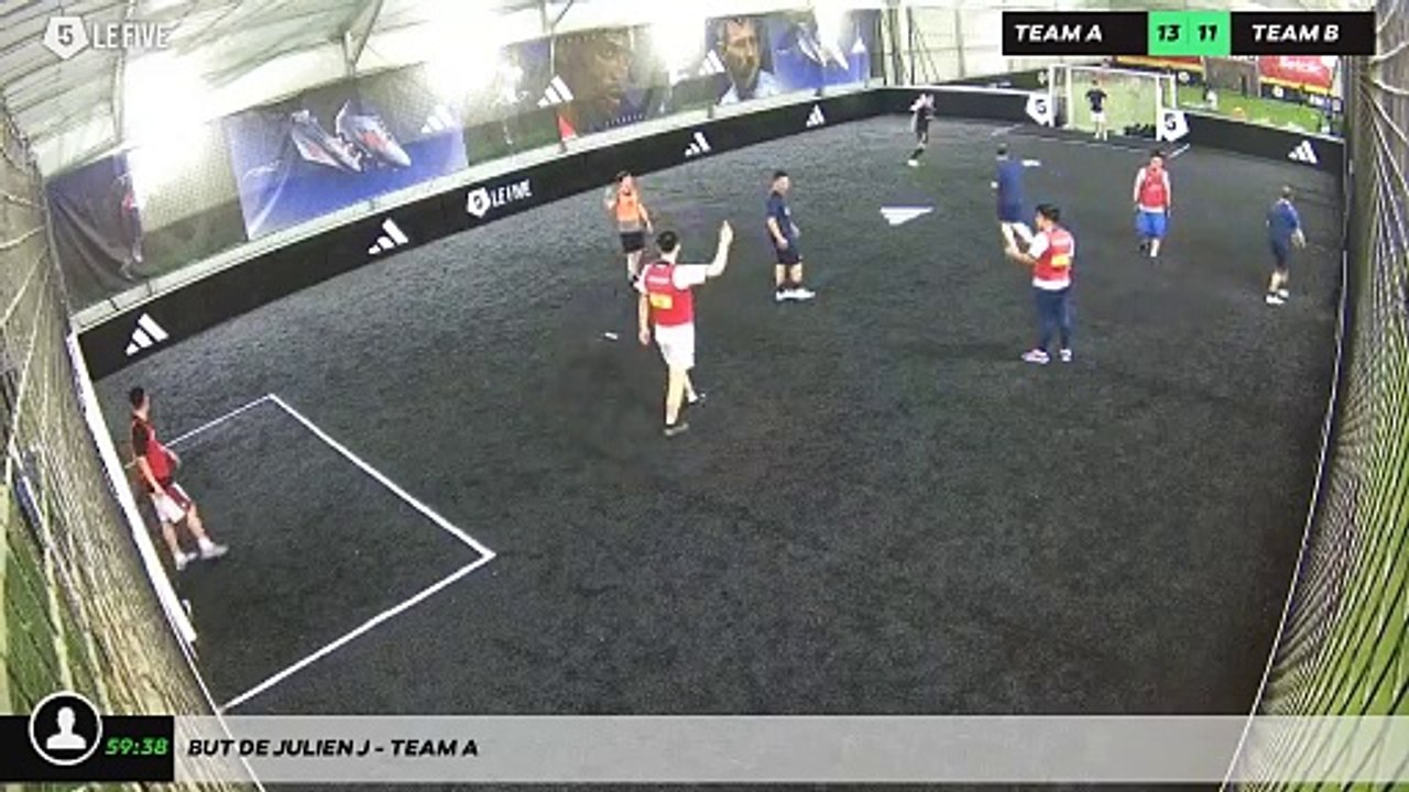 But de Julien J - Team A