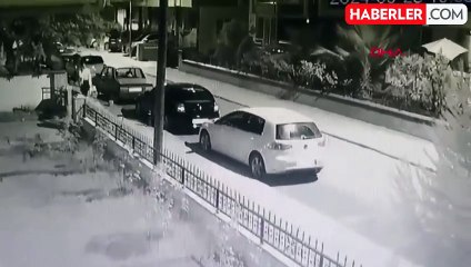 Dehşet anı kamerada: Genç kadını önce takip etti ardından sırtından bıçakladı