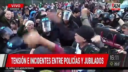 TENSIÓN E INCIDENTES EN UNA NUEVA MARCHA DE JUBILADOS