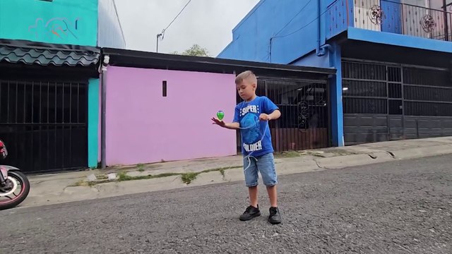 mqn-Con 7 años, se perfila como el futuro campeón de trompos del mundo-250924