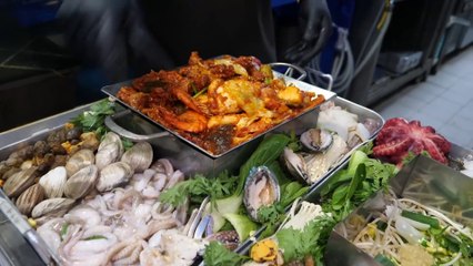 Using 10 tons of seafood per month! Giant seafood stew with spicy beef ribs - Korean street food