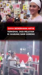 Gaya Sederhana Artis Terkenal Jadi Pelayan di Warung Nasi Goreng