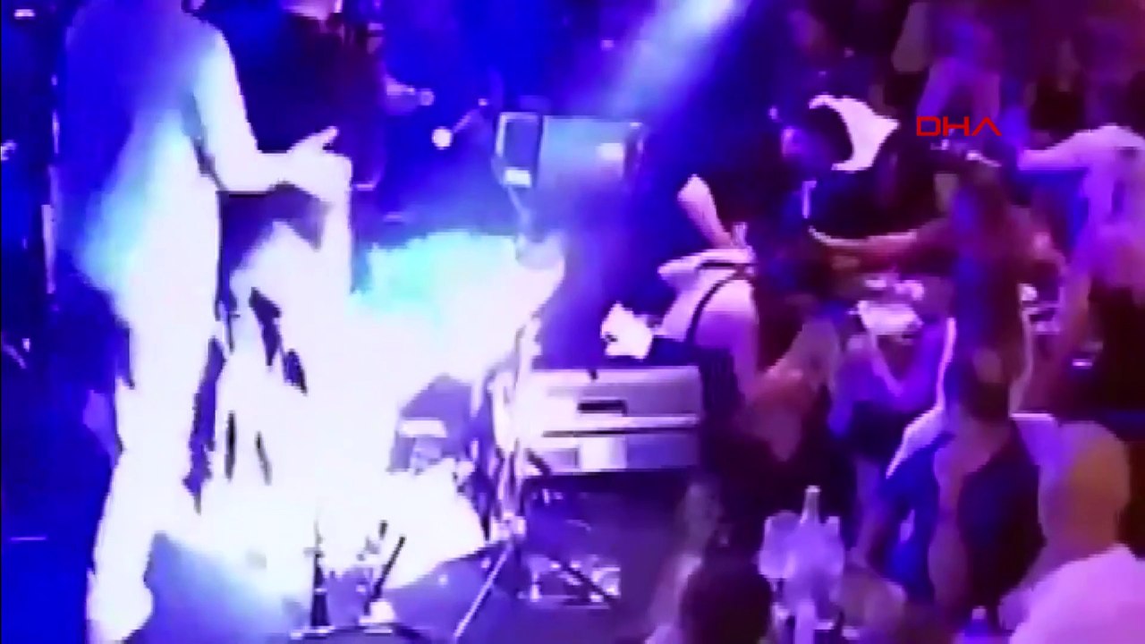 Metin Arolat'ın son görüntüleri: Sahnede yere yığıldığı anlar ortaya çıktı