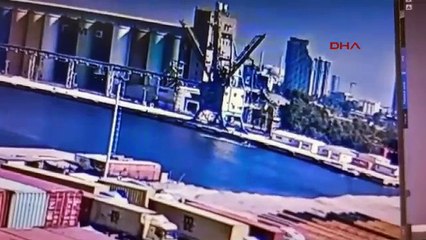 Otomobiliyle denize uçtu: Şoke eden kaza kamerada