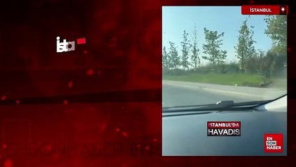 İstanbul'da trafikten kaçmak için kaldırıma çıkan sürücü
